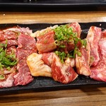 炭火焼肉ホルモン 七輪坂井 - 