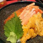 北海道料理 ユック - たっぷり3色丼 2480円