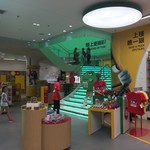 M&M's World - M&M'sのキャラが店内を歩いていました
