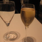 モナリザ - シャンパン・シャルドネ８０％、ピノノアール２０％