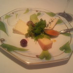 モナリザ - チーズ３種類の盛り合わせ、珍しいキンカンのジャム添え