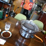 焼肉 亀八 - 卓上なのに直火ｺﾝﾛ☆ｻ-ﾋﾞｽのｶｸﾃｷも美味しい♡ﾀﾚは市販の焼肉のﾀﾚに味が近い味噌ﾀﾞﾚ☆9/18