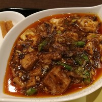 中国菜 feve.  - ベースに白湯スープを使い、豆鼓のコクや花椒の風味が活きた程よい辛さの麻婆豆腐