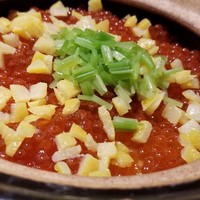 竹ざき - ⑪イクラと柚子の炊き込みご飯
                筋子をほぐしたイクラの漬けと渡り蟹の味噌がのせてある炊き込みご飯。
                イクラの旨みと甘みに柚子の爽やかな酸味が良く合います♪
                やっぱり少量ですがお代わりしました。