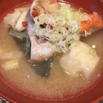 魚さばき回転寿司 大まる - あら汁