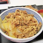 吉野家 - 牛丼・並。380円