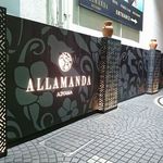 CAFE&BRASSERIE ALLAMANDA - 外観 日本青年館～神宮球場側に渡り、外苑前駅に行く途中にエントランスが