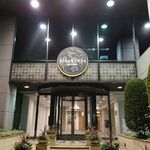 CAFE&BRASSERIE ALLAMANDA - 外観 青山通り側のエントランス