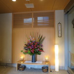 おたる政寿司 - お花がお出迎え(2018年9月)