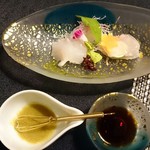 湯主一條 - お造りひらめ重ね左のバジルソースが美味しかった