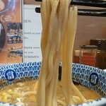 日本の中華そば富田 - 自家製麵の麵の表情