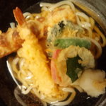 讃岐麺屋 一蝶 - 天ぷらうどん　冷　\９８０　揚げたてでかなりのボリューム♪
