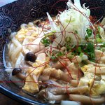 讃岐麺屋 一蝶 - きのこバターとベーコンのあんかけ卵とじうどん　９５０円　