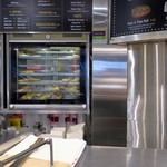 Harry's Cafe de Wheels - 保温ケースの中がおいしそう