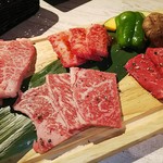 上野 和牛焼肉 USHIHACHI 極 - 特上和牛究極盛り