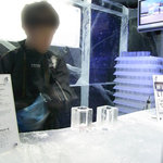 アイスバー東京 - グラスも氷です。お店の人寒くないのかなぁ？？