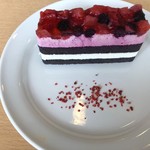 スカイレストラン - ブルーベリーと苺のケーキ
