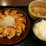 Gomi Hacchin - 浜松餃子 529円(税込)
                      定食セット 216円(税込)