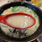 大阪らーめん　喜らく - ラーメンのスープ