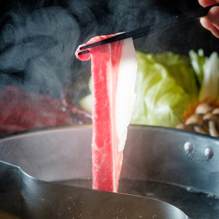 名物≪２色鍋≫で楽しむスタイル♪