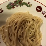 陣田屋商店 - 茹で揚げ水締め後の麺