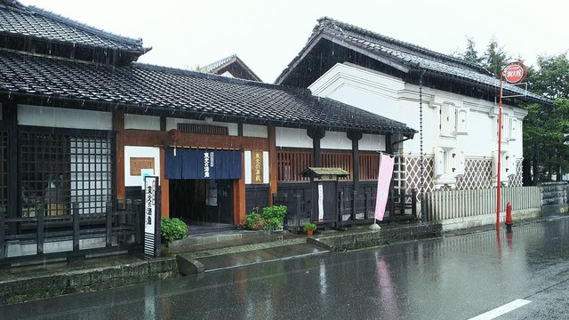 不思議な名前のレストラン &ndash; カジュアルダイニングで多国籍料理を堪能