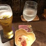 肴 大富 - 付きだし・いちぢく　生ビールと冷酒