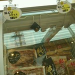 卵卵ふわぁーむ - 鶏肉も販売されています。