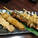 地鶏×鮮魚 個室居酒屋 もみじ庵 - 本日の串焼き5種盛り。