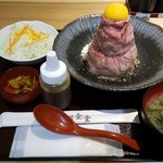 Nikuya Shokudou - 「ローストビーフ丼」 （ダブルでご飯の量は中）