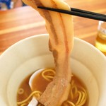 沖縄かれーそば 南ぬ - ラフテーが長い(；OдO)