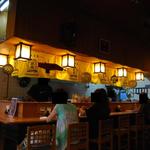 魚礁 - 店内  カウンターの雰囲気