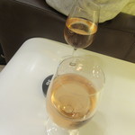 Lufthansa Senator Lounge - ロゼワインで乾杯