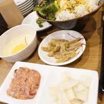 札幌ザンギ本舗 - 小鉢、めし