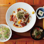 ハッピー丼（豚トロ角煮揚げ丼）