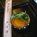 長岳寺 - たくあんと山菜の水煮が付いています。