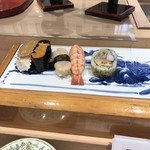 寿司の次郎長 - 握り後半、海鮮朧巻き、海老、炙りホタテ、雲丹、鯛の押し寿司！