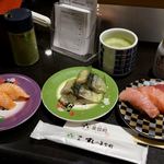 梅丘寿司の美登利総本店 - マグロづくし　500円
            大名さば　160円
            オーロラ活サーモン　250円