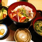 Isshin - ランチの海鮮丼  ９８０円(税別)