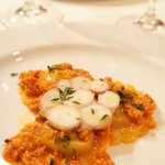 本日のパスタ：ポロネギをつめたラビオリ タコのラグーソース♪口の中にふわっと広がる海の香り！！