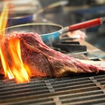 h Pasutan - 誰もが1度は憧れる原始肉トマホークステーキは迫力満点‼︎1kg級の巨大ステーキはまさにインスタ映えです。
