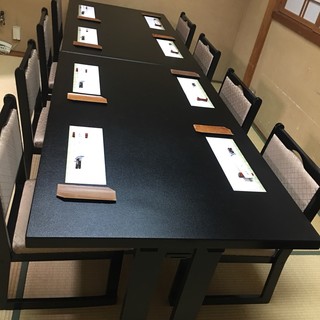 ご年配の方でも楽に座れるお席が充実。接待にもおすすめ。