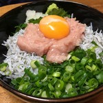 谷町 一味禅 - しらす贅沢丼（￥900）