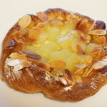 Jiyugaoka BAKE SHOP - シャルトリューズ（300円）♪中心にはころんとまるっこくカットした洋梨のコンポートがたっぷり☆