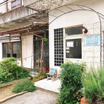 ノラ カフェ - 懐かしい感じの外観