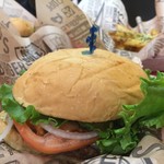 Teddy's Bigger Burgers - Big Burger　6.99ドル Volcano Style　+2.37ドル