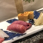 Kaisensushi Dokoro Uoichi - もう一つの中トロと函館の天然ブリ。血合いに見える穴は、ここでは書けません。まぁ天然ものですから仕方ないか。でも気づけば切り取るはずなんですけどね