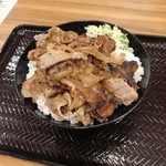 カルビ丼とスン豆腐専門店 韓丼 - カルビ丼(並)+肉大盛り 690円