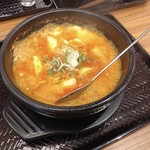 カルビ丼とスン豆腐専門店 韓丼 - スン豆腐(ホルモン)+トッポギ 730円