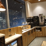 プレッセ シブヤ デリ マーケット - イートインスペースの一角